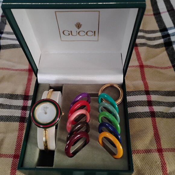 ❤️ LADIES GUCCI 12 INTERCHANGEABLE BEZEL BANGLE WATCH Red Green Bezel - Picture 7 of 10